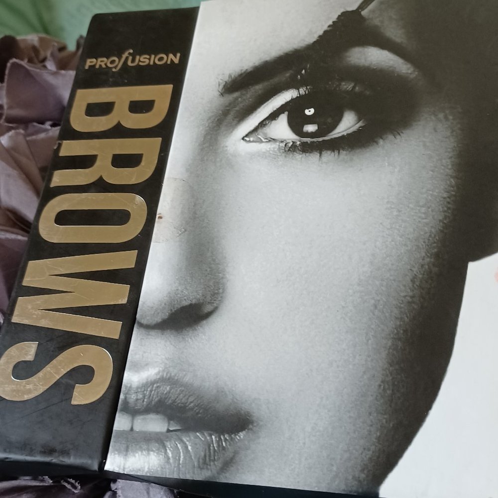 NIB Profusion Complete Eyebrow Set